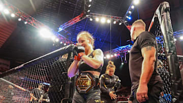 SINGAPORE, SINGAPORE - JUNE 12: Valentina Shevchenko of Kyrgyzstan retains her title against Taila Santos of Brazil due to a split decision during their Women's Flyweight Fight at Singapore Indoor Stadium on June 12, 2022 in Singapore. (Photo by Yong Teck Lim/Getty Images)