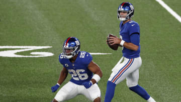 EAST RUTHERFORD, NEW JERSEY - SEPTEMBER 14: (NEW YORK DAILIES OUT) Daniel Jones #8 and Saquon Barkley #26 of the New York Giants in action against the Pittsburgh Steelers at MetLife Stadium on September 14, 2020 in East Rutherford, New Jersey. The Steelers defeated the Giants 26-16. (Photo by Jim McIsaac/Getty Images)
