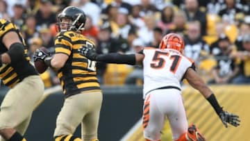 Nov 1, 2015; Pittsburgh, PA, USA; Pittsburgh Steelers quarterback Ben Roethlisberger (7) is pressured by Cincinnati Bengals linebacker Chris Carter (51) during the second half at Heinz Field. The Bengals won the game 16-10. Mandatory Credit: Jason Bridge-USA TODAY Sports