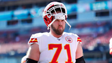 NASHVILLE, TN - NOVEMBER 10: Mitchell Schwartz #71 of the Kansas City Chiefs(Photo by Wesley Hitt/Getty Images)