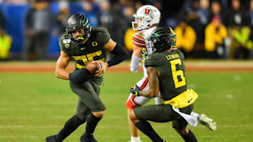 SANTA CLARA, CALIFORNIA - DECEMBER 06: Troy Dye #35 of the Oregon Ducks, right, intercepts a Tyler Huntley pass intended for Brant Kuithe #80 of the Utah Utes late in the fourth quarter during the Pac-12 Championship football game at Levi's Stadium on December 6, 2019 in Santa Clara, California. The Oregon Ducks won 37-15. (Alika Jenner/Getty Images)