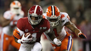 SANTA CLARA, CA - JANUARY 07: Jerry Jeudy #4 of the Alabama Crimson Tide is pursued by Isaiah Simmons #11 of the Clemson Tigers in the CFP National Championship presented by AT&T at Levi's Stadium on January 7, 2019 in Santa Clara, California. (Photo by Ezra Shaw/Getty Images)