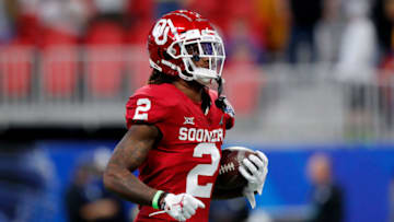 ATLANTA, GEORGIA - DECEMBER 28: Wide receiver CeeDee Lamb #2 of the Oklahoma Sooners warms up before the game against the LSU Tigers in the Chick-fil-A Peach Bowl at Mercedes-Benz Stadium on December 28, 2019 in Atlanta, Georgia. (Photo by Kevin C. Cox/Getty Images)