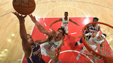 LOS ANGELES, CA - NOVEMBER 28: Trevor Ariza #3 of the Phoenix Suns goes to the basket against the LA Clippers on November 28, 2018 at STAPLES Center in Los Angeles, California. NOTE TO USER: User expressly acknowledges and agrees that, by downloading and/or using this photograph, user is consenting to the terms and conditions of the Getty Images License Agreement. Mandatory Copyright Notice: Copyright 2018 NBAE (Photo by Andrew D. Bernstein/NBAE via Getty Images)