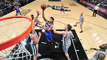 SAN ANTONIO, TX - MARCH 25: Derrick Rose