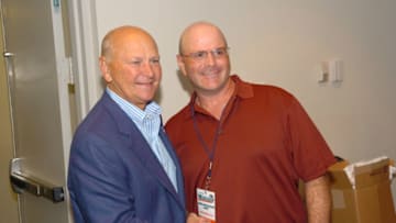 Former Dolphins owner Wayne Huizenga meets Fan Site owners at a 2007 Web Weekend event - image by Brian Miller