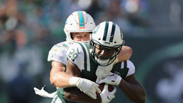 EAST RUTHERFORD, NJ - SEPTEMBER 16: Running back Bilal Powell #29 of the New York Jets carries the ball against linebacker Kiko Alonso #47 of the Miami Dolphins during the second half at MetLife Stadium on September 16, 2018 in East Rutherford, New Jersey. (Photo by Elsa/Getty Images)