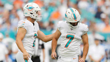 MIAMI, FLORIDA - SEPTEMBER 29: Jason Sanders #7 of the Miami Dolphins reacts after missing a field goal against the Los Angeles Chargers during the second quarter at Hard Rock Stadium on September 29, 2019 in Miami, Florida. (Photo by Michael Reaves/Getty Images)