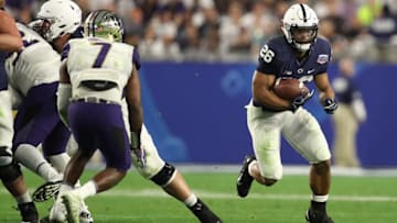 GLENDALE, AZ - DECEMBER 30: Running back Saquon Barkley