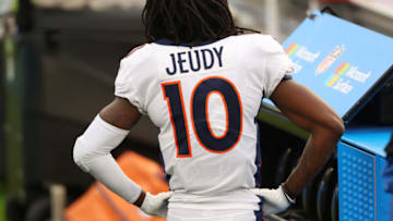 INGLEWOOD, CALIFORNIA - DECEMBER 27: Jerry Jeudy #10 of the Denver Broncos reacts to missing a catch behind the bench in the third quarter against the Los Angeles Chargers at SoFi Stadium on December 27, 2020 in Inglewood, California. (Photo by Joe Scarnici/Getty Images)