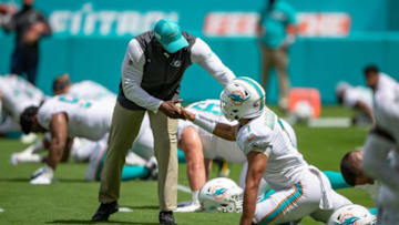 Miami Dolphins head coach Brian Flores shakes hands with Miami Dolphins quarterback Tua Tagovailoa (1) before game at Hard Rock Stadium in Miami Gardens, September 20, 2020. [ALLEN EYESTONE/The Palm Beach Post]