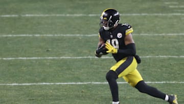 Jan 10, 2021; Pittsburgh, Pennsylvania, USA; Pittsburgh Steelers wide receiver JuJu Smith-Schuster (19) runs after a pass reception against the Cleveland Browns during the fourth quarter at Heinz Field. The Browns won 48-37. Mandatory Credit: Charles LeClaire-USA TODAY Sports