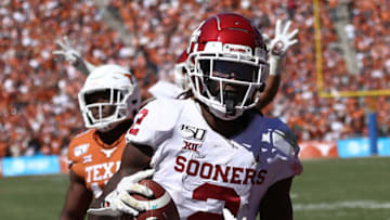 DALLAS, TEXAS - OCTOBER 12: CeeDee Lamb #2 of the Oklahoma Sooners runs for a touchdown against the Texas Longhorns in the third quarter during the 2019 AT&T Red River Showdown at Cotton Bowl on October 12, 2019 in Dallas, Texas. (Photo by Ronald Martinez/Getty Images)