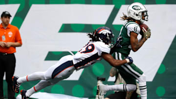 EAST RUTHERFORD, NEW JERSEY - OCTOBER 07: Robby Anderson #11 of the New York Jets scores a 35 yard touchdown against Bradley Roby #29 of the Denver Broncos during the second quarter in the game at MetLife Stadium on October 07, 2018 in East Rutherford, New Jersey. (Photo by Michael Owens/Getty Images)