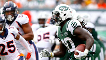 EAST RUTHERFORD, NEW JERSEY - OCTOBER 07: Isaiah Crowell #20 of the New York Jets runs the ball against the Denver Broncos during the first half in the game at MetLife Stadium on October 07, 2018 in East Rutherford, New Jersey. (Photo by Mike Stobe/Getty Images)