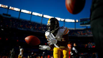 DENVER, CO - NOVEMBER 25: Wide receiver Antonio Brown #84 of the Pittsburgh Steelers stands on the field as players warm up before a game against the Denver Broncos at Broncos Stadium at Mile High on November 25, 2018 in Denver, Colorado. (Photo by Justin Edmonds/Getty Images)