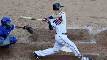 Mauer, Twins swing pink bats for Mother's Day