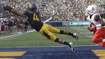 California wide receiver Kenny Lawler (4) catches a 3-yard touchdown pass from quarterback Jared Goff past Arizona cornerback Jonathan McKnight, right, during the third quarter of an NCAA college football game in Berkeley, Calif., Saturday, Nov. 2, 2013. (AP Photo/Jeff Chiu)