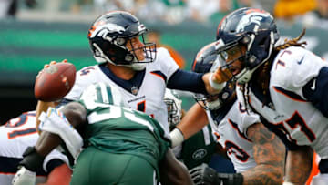 EAST RUTHERFORD, NEW JERSEY - OCTOBER 07: Case Keenum #4 of the Denver Broncos looks to pass against the New York Jets during the first half in the game at MetLife Stadium on October 07, 2018 in East Rutherford, New Jersey. (Photo by Mike Stobe/Getty Images)