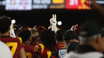 USC football players. (Alicia de Artola/Reign of Troy)