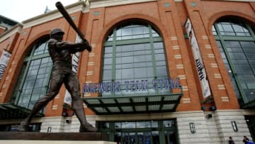 MILWAUKEE - JULY 1: A statue of Robin Yount statue stands outside Miller Park before a game between the New York Mets and the Milwaukee Brewers July 1, 2009 at Miller Park in Milwaukee, Wisconsin. (Photo by Jonathan Daniel/Getty Images)