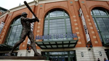 MILWAUKEE - JULY 1: A statue of Robin Yount statue stands outside Miller Park before a game between the New York Mets and the Milwaukee Brewers July 1, 2009 at Miller Park in Milwaukee, Wisconsin. (Photo by Jonathan Daniel/Getty Images)