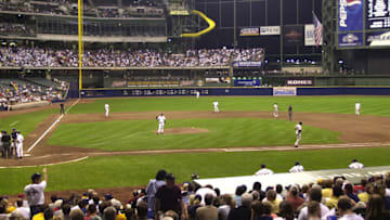 MILWAUKEE - SEPTEMBER 14: Barry Bonds