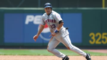 CINCINNATI - JULY 21: Third baseman Edgardo Alfonzo #13 of the New York Mets leads off first base during the MLB game against the Cincinnati Reds on July 21, 2002 at Cinergy Field in Cincinnati, Ohio. The Reds defeated the Mets 9-1. (Photo By Matthew Stockman/Getty Images)
