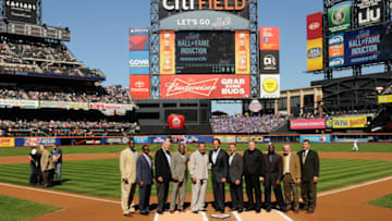 NEW YORK, NY - SEPTEMBER 29: Mike Piazza stands with former Mets players after his induction to the Mets Hall of Fame at Citi Field on September 29, 2013 in New York City. (Photo by Maddie Meyer/Getty Images)