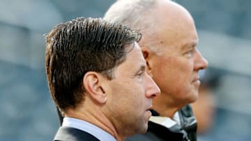 NEW YORK, NY - APRIL 21: Mets COO Jeff Wilpon and General Manager Sandy Alderson speak during batting practice ahead of a game between the New York Mets and the Atlanta Braves at Citi Field on April 21, 2015 in the Flushing neighborhood of the Queens borough of New York City. (Photo by Alex Trautwig/Getty Images)