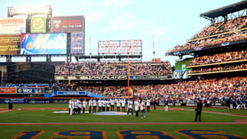 NEW YORK, NY - MAY 28: The 1986 New York Mets are honored before the game between the New York Mets and the Los Angeles Dodgers at Citi Field on May 28, 2016 in the Flushing neighborhood of the Queens borough of New York City.The New York Mets are honoring the 30th anniversary of the 1986 championship season. (Photo by Elsa/Getty Images)