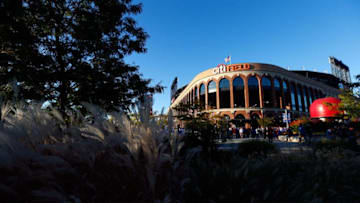 NEW YORK, NY - OCTOBER 12: New York Mets fans gather outside of the stadium prior to game three of the National League Division Series between the Los Angeles Dodgers and the New York Mets at Citi Field on October 12, 2015 in New York City. (Photo by Mike Stobe/Getty Images)