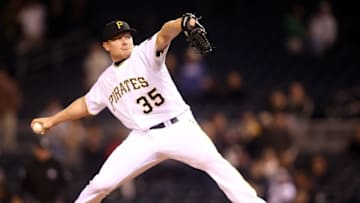 May 17, 2016; Pittsburgh, PA, USA; Pittsburgh Pirates relief pitcher Mark Melancon (35) pitches against the Atlanta Braves during the ninth inning at PNC Park. The Pirates won 12-9. Mandatory Credit: Charles LeClaire-USA TODAY Sports