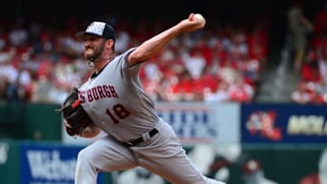 Jul 4, 2016; St. Louis, MO, USA; Pittsburgh Pirates starting pitcher Jonathon Niese (18) pitches to a St. Louis Cardinals batter during the third inning at Busch Stadium. Mandatory Credit: Jeff Curry-USA TODAY Sports