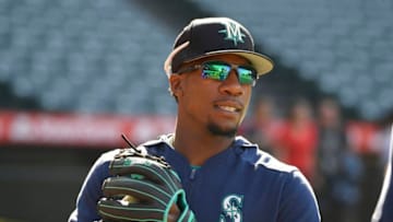 ANAHEIM, CA - JUNE 08: Shed Long #39 of the Seattle Mariners warms up before playing the Los Angeles Angels of Anaheim at Angel Stadium of Anaheim on June 8, 2019 in Anaheim, California. (Photo by John McCoy/Getty Images)