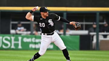 CHICAGO, IL - JUNE 10: Danny Mendick #20 of the Chicago White Sox throws to first base against the Texas Rangers at Guaranteed Rate Field on June 10, 2022 in Chicago, Illinois. (Photo by Jamie Sabau/Getty Images)
