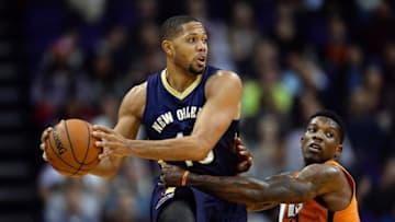 Dec 18, 2015; Phoenix, AZ, USA; New Orleans Pelicans guard Eric Gordon (10) is guarded by Phoenix Suns guard Eric Bledsoe (2) during the first half at Talking Stick Resort Arena. The Suns won 104-88. Mandatory Credit: Joe Camporeale-USA TODAY Sports