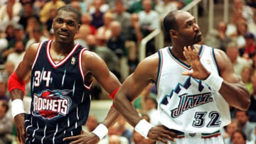 Houston Rockets Hakeem Olajuwon (Photo by DOUG COLLIER / AFP) (Photo credit should read DOUG COLLIER/AFP via Getty Images)