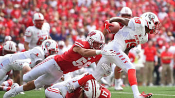 MADISON, WI - SEPTEMBER 08: Elijah Lilly #19 of the New Mexico Lobos is brought down by Andrew Van Ginkel #17 and Zack Baun #56 of the Wisconsin Badgers during a game at Camp Randall Stadium on September 8, 2018 in Madison, Wisconsin. (Photo by Stacy Revere/Getty Images)
