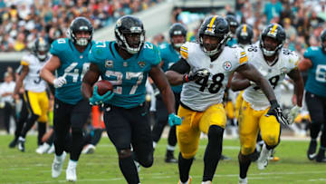 JACKSONVILLE, FL - NOVEMBER 18: Leonard Fournette #27 of the Jacksonville Jaguars runs with the ball during the second half against the Pittsburgh Steelers at TIAA Bank Field on November 18, 2018 in Jacksonville, Florida. (Photo by Scott Halleran/Getty Images)