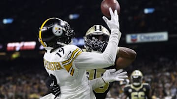 NEW ORLEANS, LOUISIANA - DECEMBER 23: Eli Apple #25 of the New Orleans Saints breaks up a pass intended for JuJu Smith-Schuster #19 of the Pittsburgh Steelers during the first half at the Mercedes-Benz Superdome on December 23, 2018 in New Orleans, Louisiana. (Photo by Chris Graythen/Getty Images)
