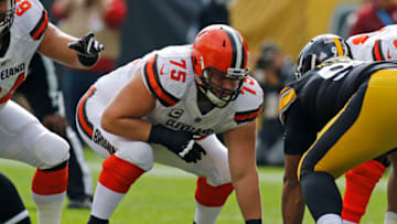 Joel Bitonio #75 of the Cleveland Browns in action against the Pittsburgh Steelers. (Photo by Justin K. Aller/Getty Images)
