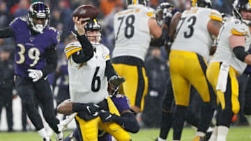Devlin Hodges #6 of the Pittsburgh Steelers (Photo by Scott Taetsch/Getty Images)