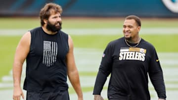 Alejandro Villanueva #78 and Maurkice Pouncey #53 of the Pittsburgh Steelers. (Photo by Michael Reaves/Getty Images)