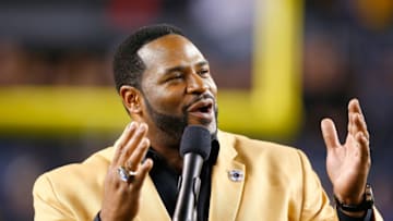 Jerome Bettis addresses fans at Heinz Field during a halftime ceremony for the presentation of his Hall of Fame ring. (Photo by Jared Wickerham/Getty Images)