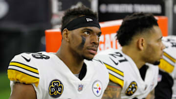 Sean Davis #28 of the Pittsburgh Steelers (Photo by Tim Warner/Getty Images)