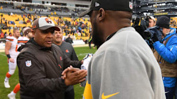 Head coach Mike Tomlin of the Pittsburgh Steelers shakes hands with head coach Hue Jackson of the Cleveland Browns after a 33-18 win by the Steelers at Heinz Field on October 28, 2018 in Pittsburgh, Pennsylvania. (Photo by Justin Berl/Getty Images)