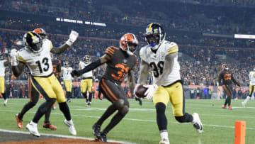 CLEVELAND, OHIO - NOVEMBER 14: Running back Jaylen Samuels #38 of the Pittsburgh Steelers runs for a touchdown during the third quarter against the Cleveland Browns at FirstEnergy Stadium on November 14, 2019 in Cleveland, Ohio. (Photo by Jason Miller/Getty Images)