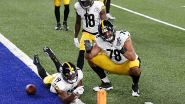 JuJu Smith-Schuster #19, Alejandro Villanueva #78, and Diontae Johnson #18 of the Pittsburgh Steelers (Photo by Jim McIsaac/Getty Images)