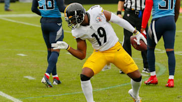 JuJu Smith-Schuster #19 of the Pittsburgh Steelers celebrates after making a (Photo by Frederick Breedon/Getty Images)